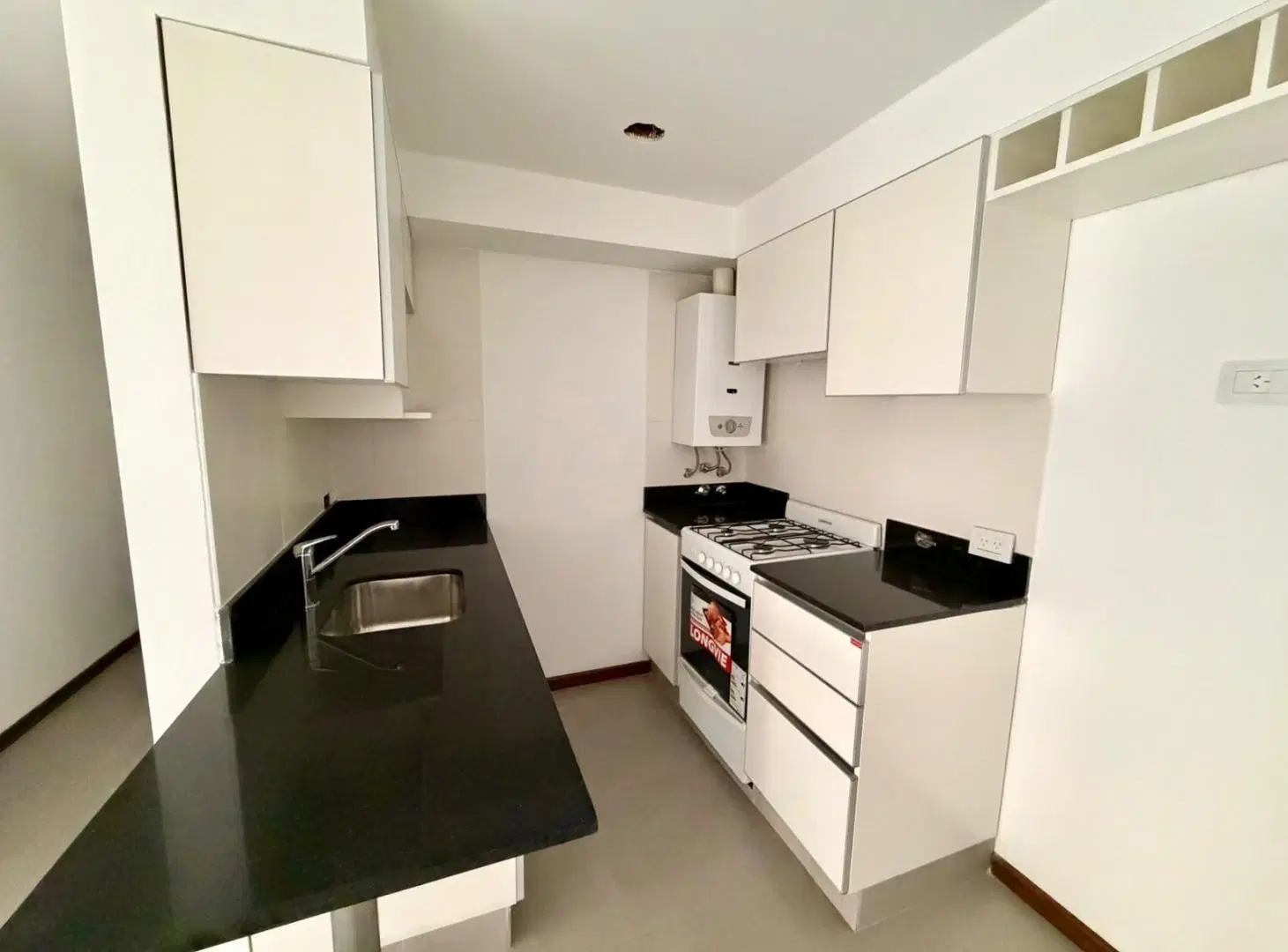 Venta - Departamento de 1 Dormitorio en Nuestra Señora de Lourdes, Rosario 2