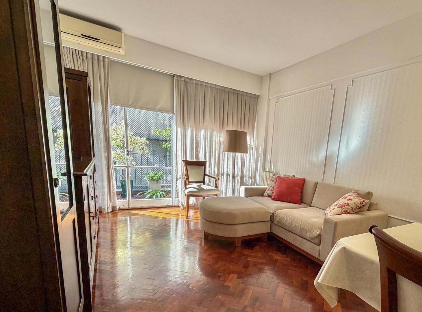 Venta - Departamento dos dormitorios y comodín - Centro, Rosario