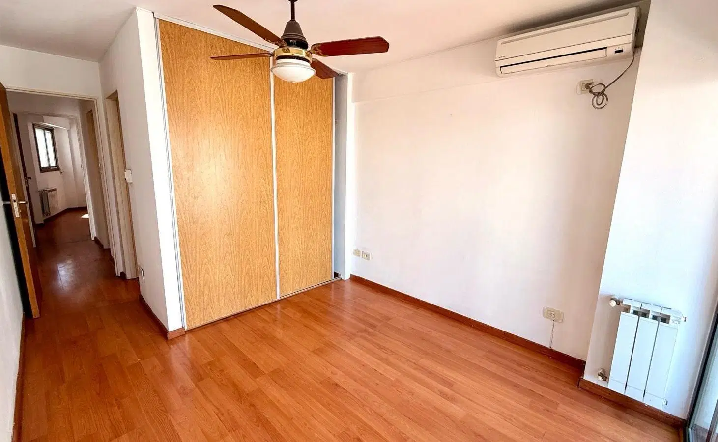VENTA - Departamento Piso Exclusivo de 2 dormitorios con balcón corrido. Centro, Rosario. 3