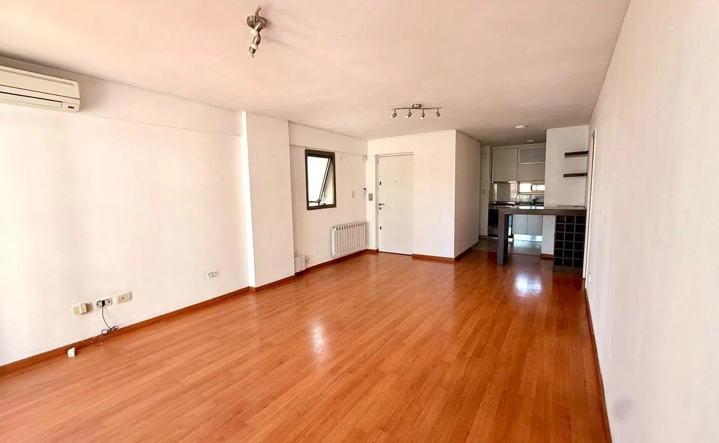 VENTA - Departamento Piso Exclusivo de 2 dormitorios con balcón corrido. Centro, Rosario. 4