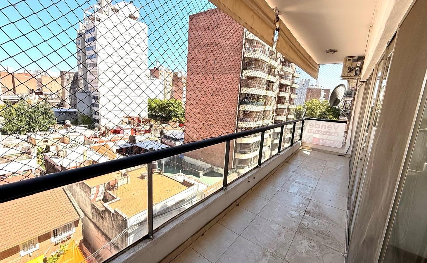 VENTA - Departamento Piso Exclusivo de 2 dormitorios con balcón corrido. Centro, Rosario.