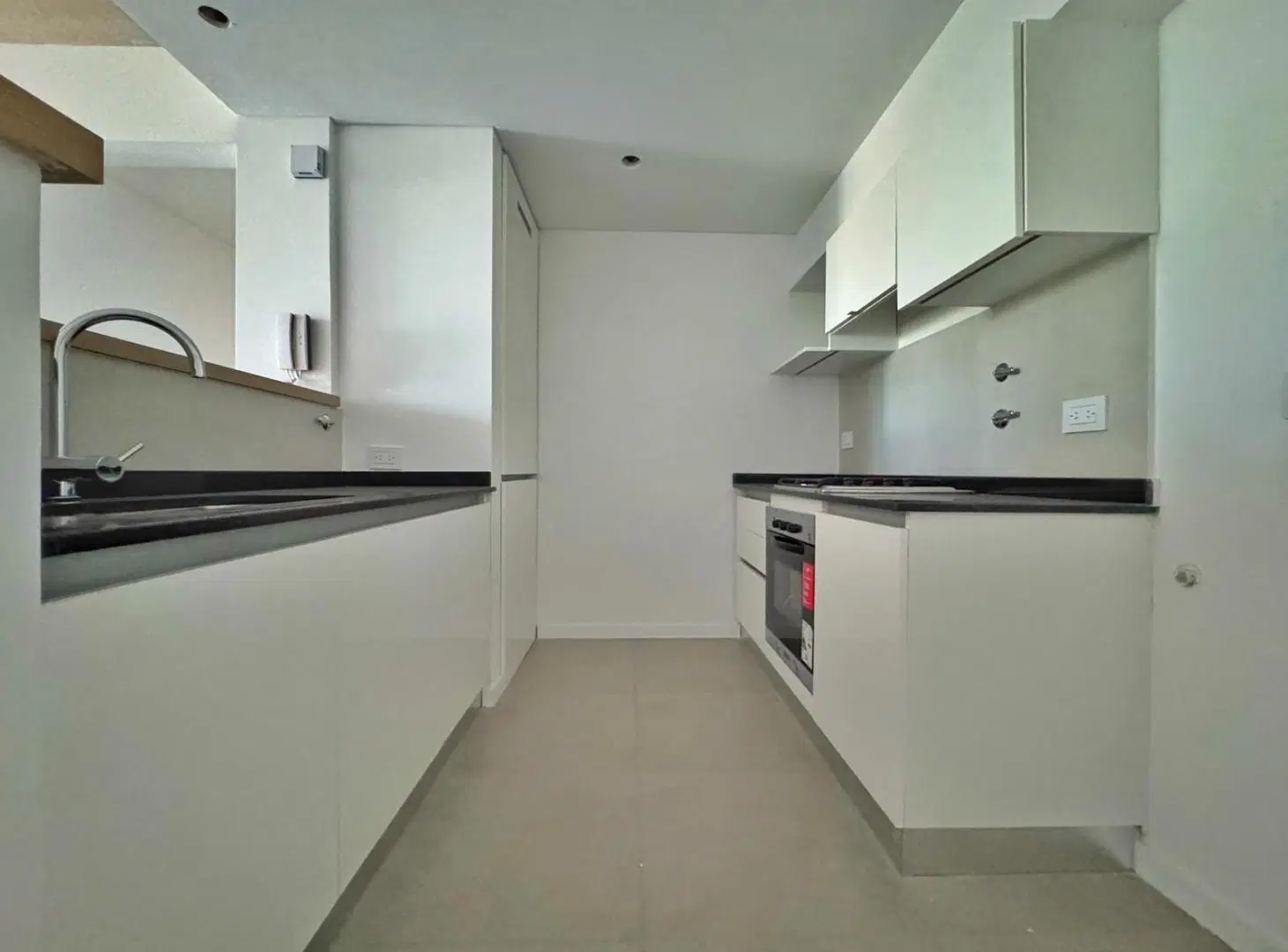 Venta-Departamento un dormitorio con balcón y cochera. Fisherton, Rosario 1