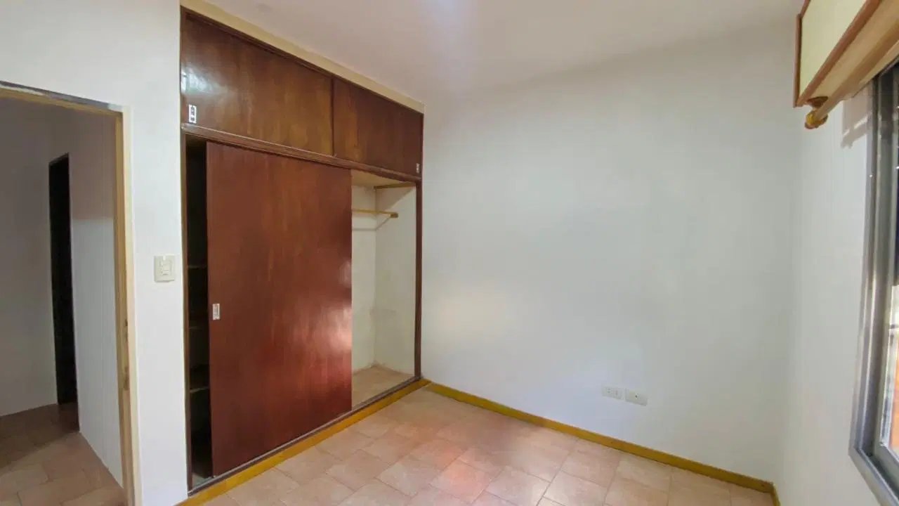 Venta - Casa de pasillo (no PH) de 1 dormitorio - Parque Casados, Rosario 2