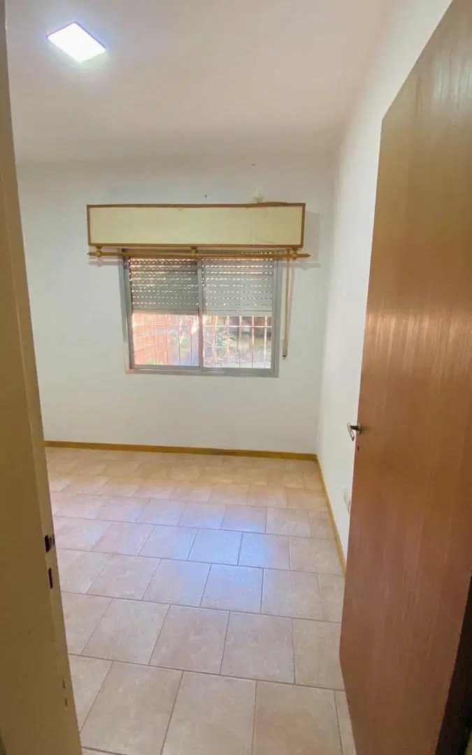 Venta - Casa de pasillo (no PH) de 1 dormitorio - Parque Casados, Rosario 5