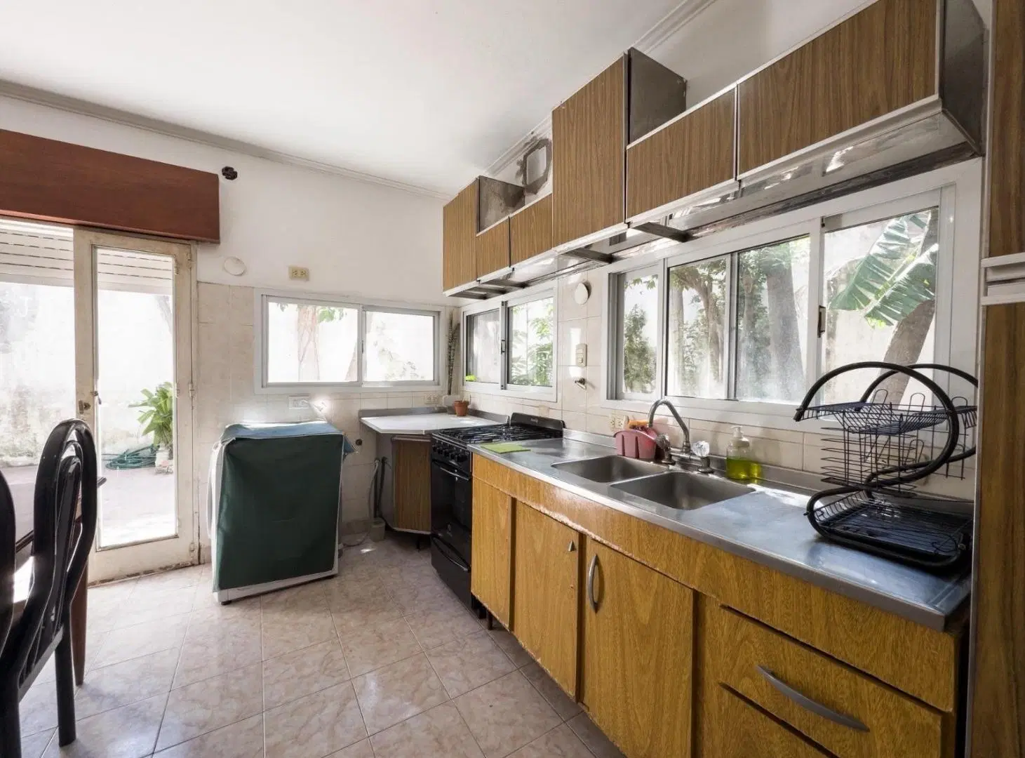 VENTA - Casa al frente de 4 dormitorios, cochera, patio seco y parrillero - Barrio Ludueña, Rosario. 5