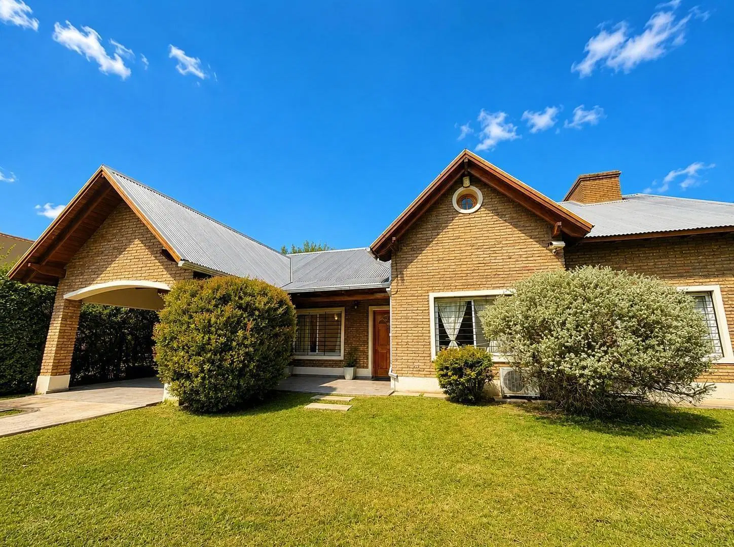 Venta - Casa de 5 dormitorios en San Eduardo 3