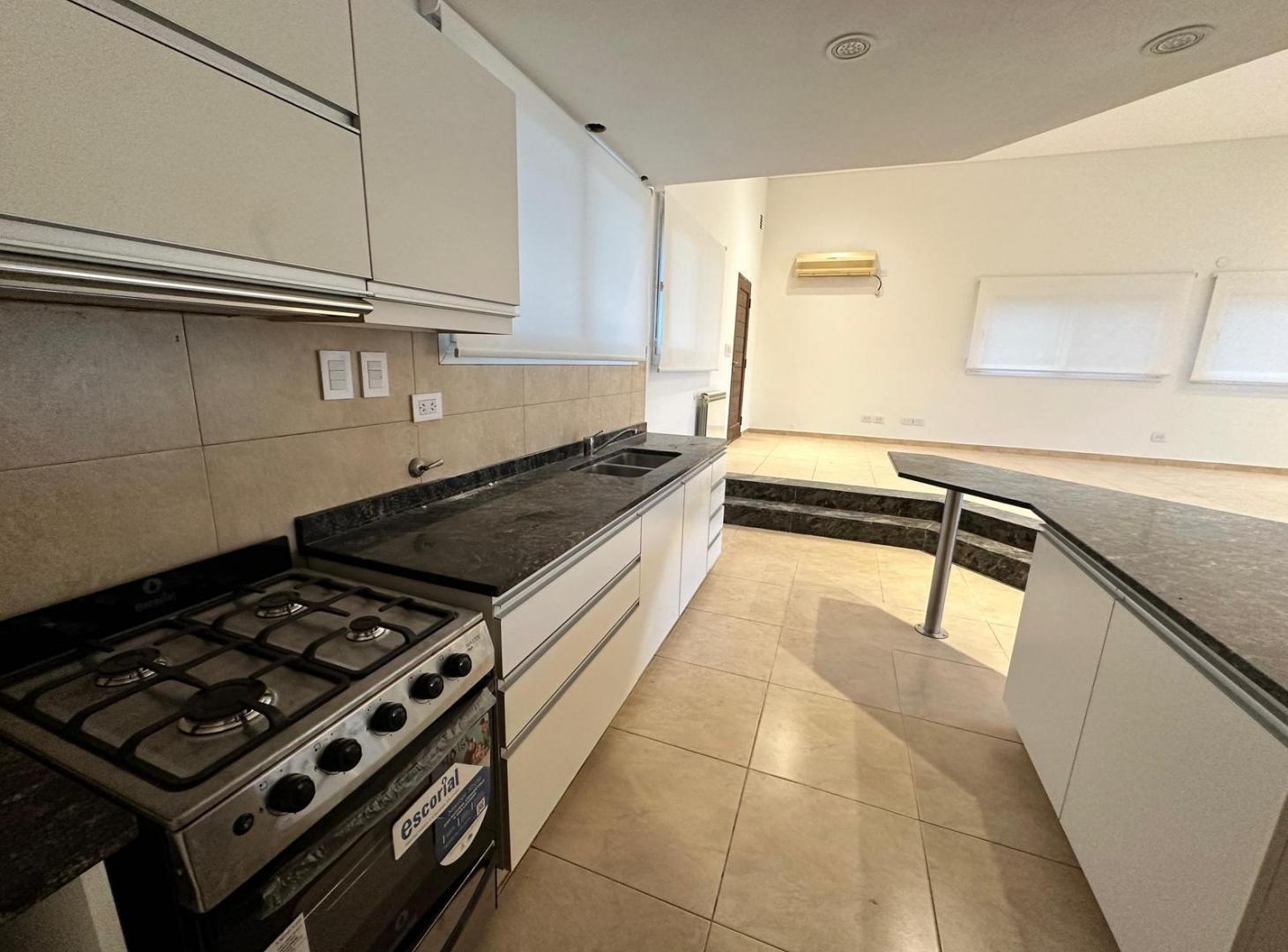 Foto de VENTA - Casa 3 Dormiotorios, Piscina. Barrio Privado Cadaques (Funes, imagen 3
