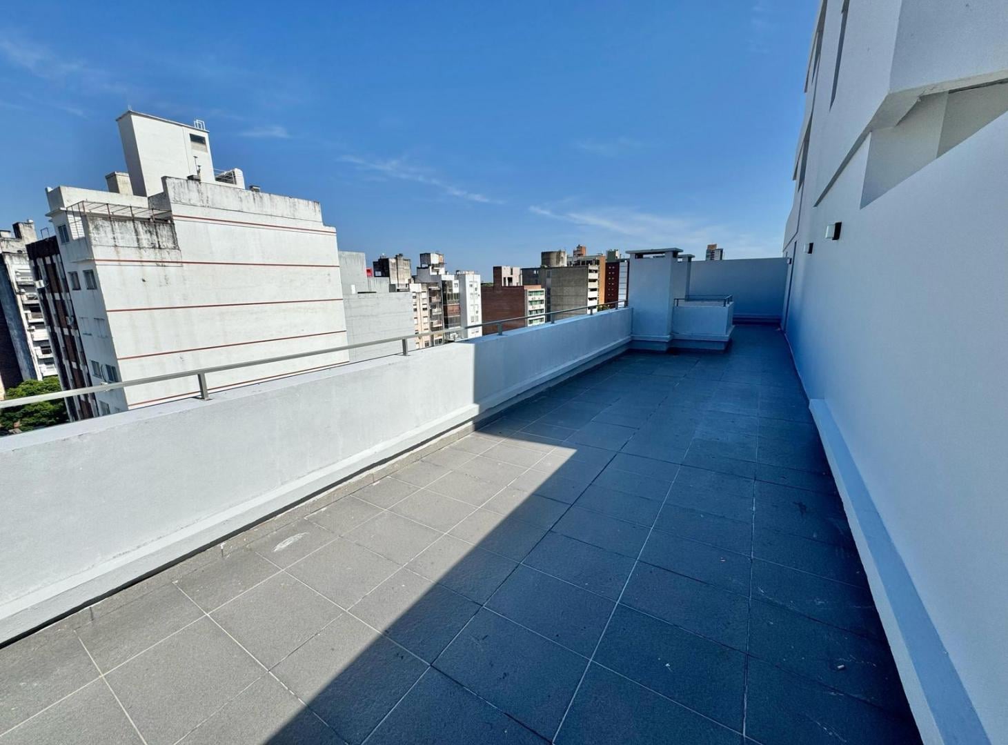 Foto de VENTA - Departamento de 1 dormitorio a estrenar en zona tribunales de Rosario, imagen 2