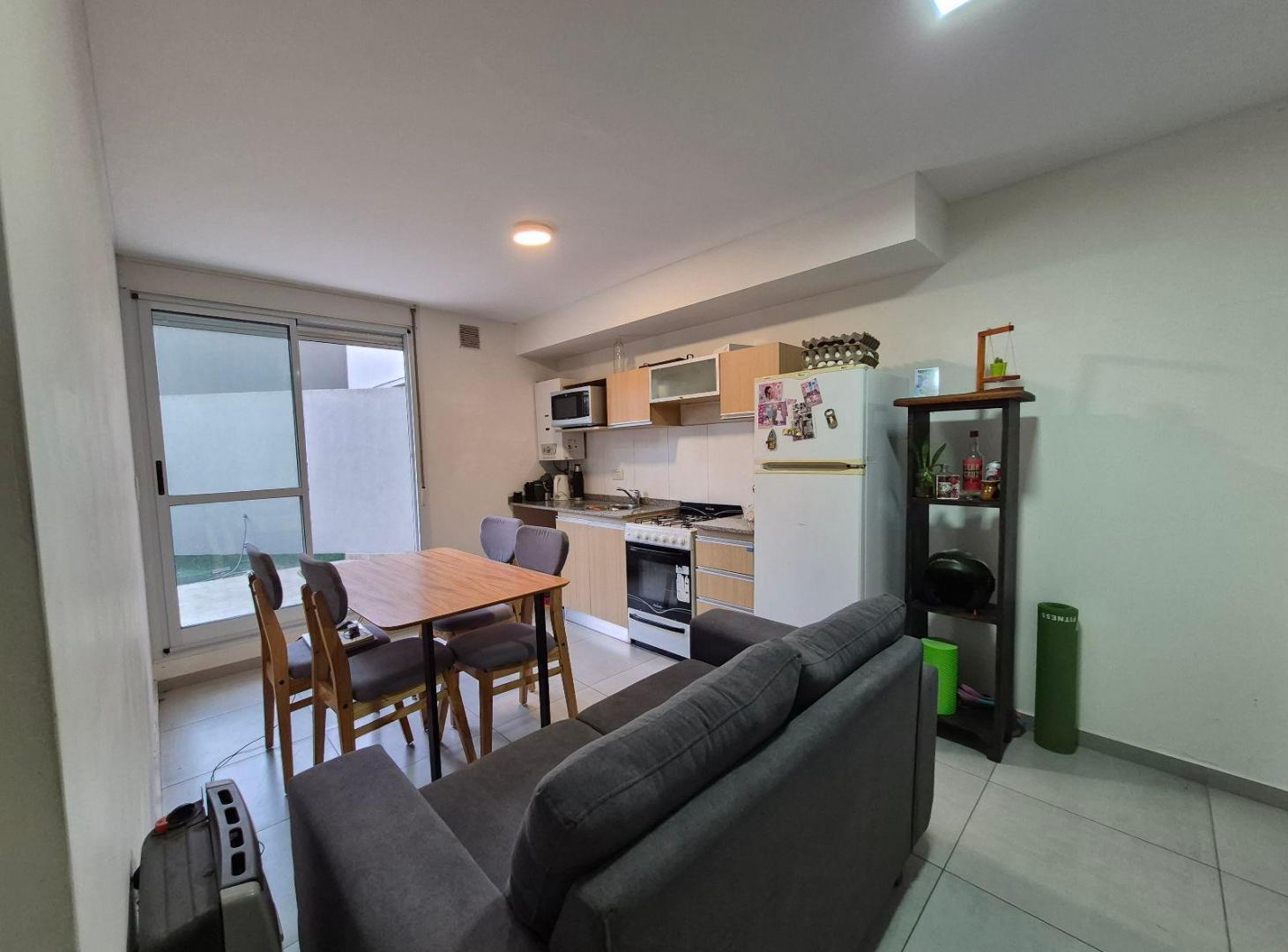 Foto de VENTA - Departamento un dormitorio con patio. Centro, Rosario., imagen 1