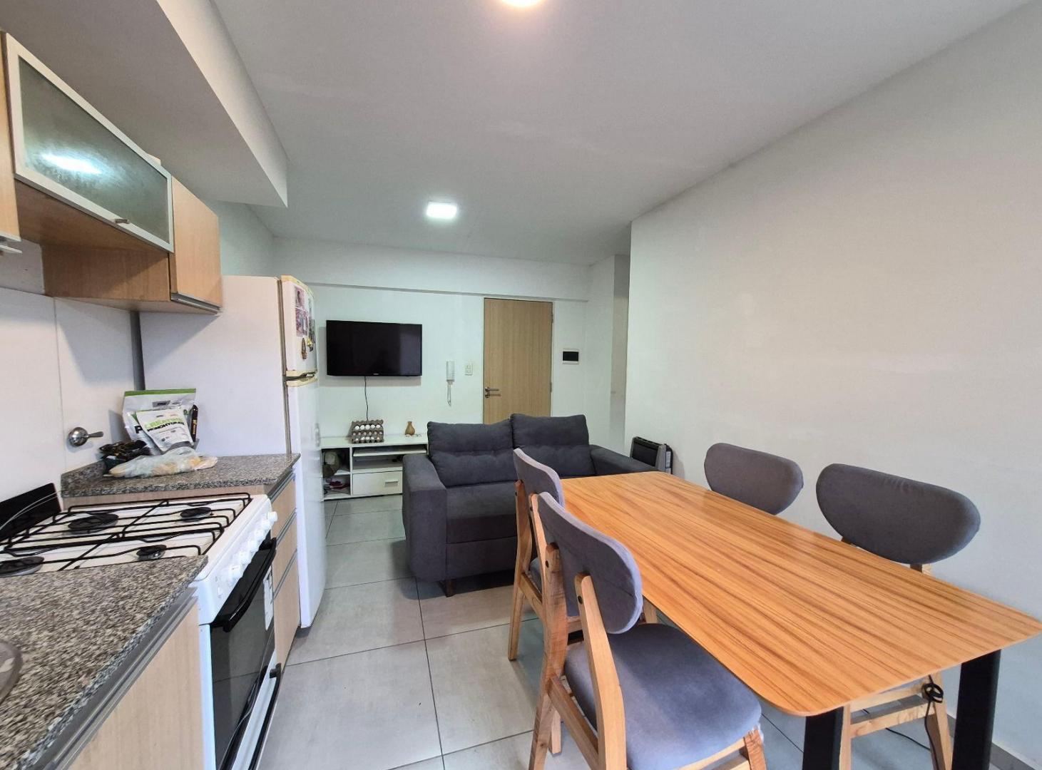 Foto de VENTA - Departamento un dormitorio con patio. Centro, Rosario., imagen 2