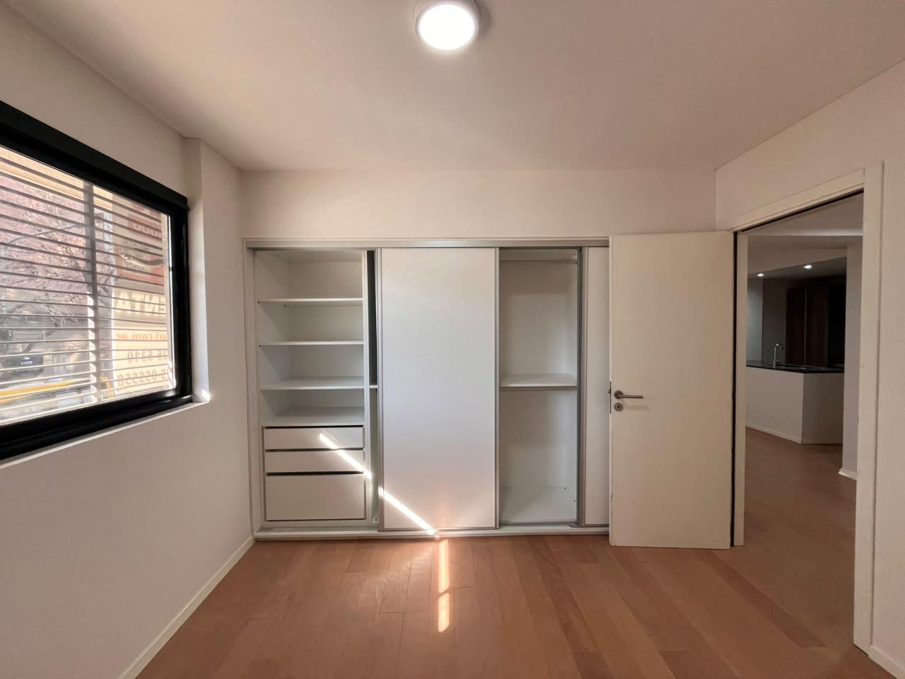Foto de ALQUILER - Departamento 2 Dormitorios con Cochera - Centro, Rosario, imagen 2