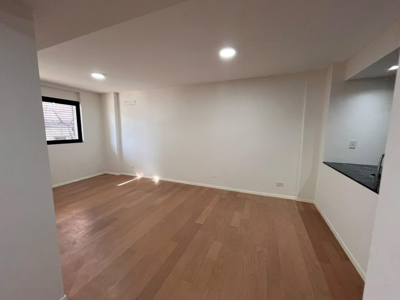 Foto de ALQUILER - Departamento 2 Dormitorios con Cochera - Centro, Rosario, imagen 1