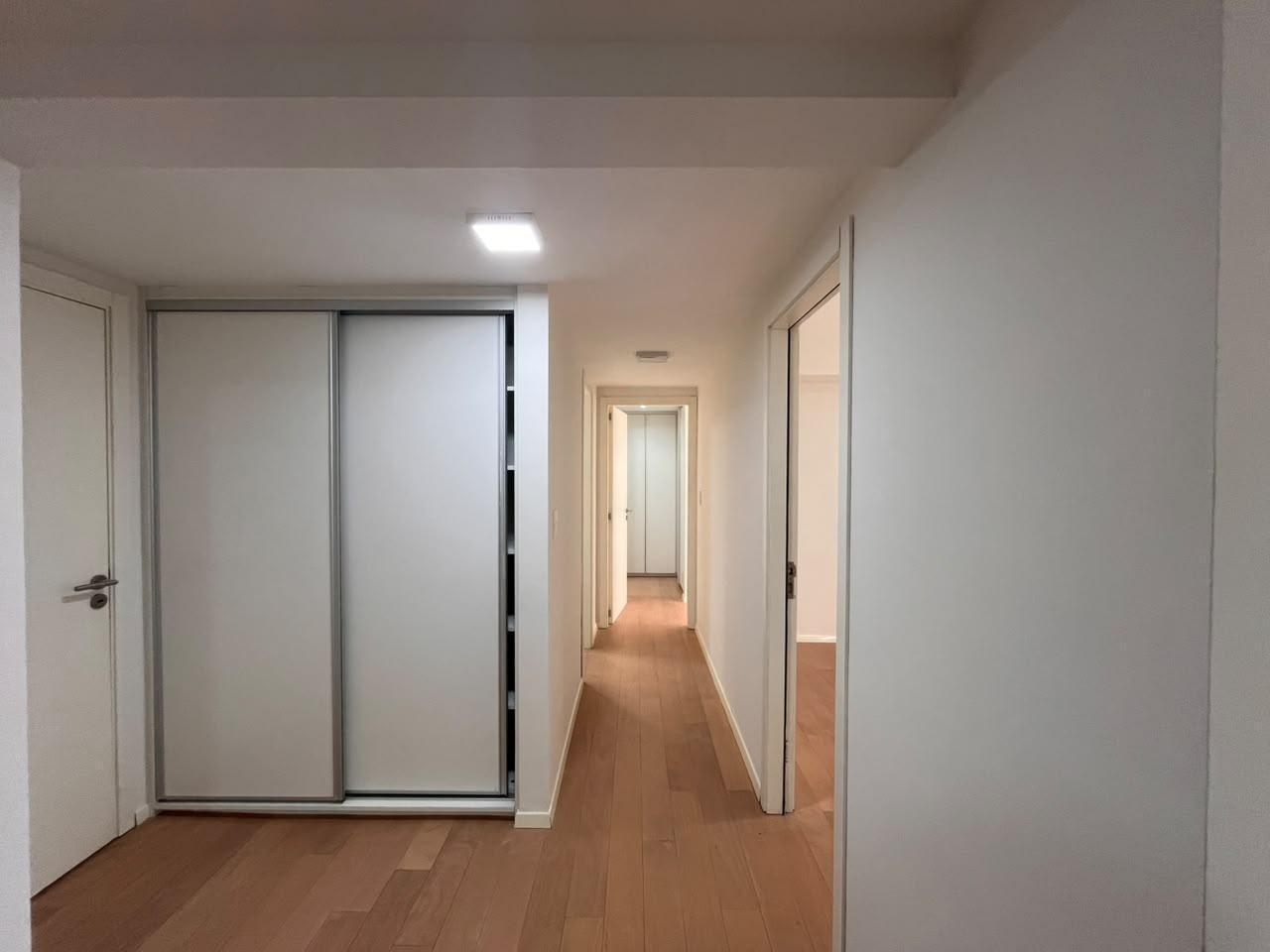 Foto de ALQUILER - Departamento 2 Dormitorios con Cochera - Centro, Rosario, imagen 5