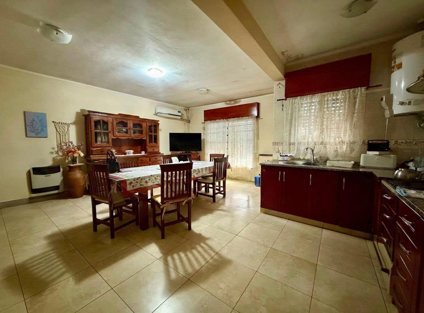 Foto de Venta/ Permuta Casa dos dormitorios con Galpón - Granadero Baigorria, imagen 4