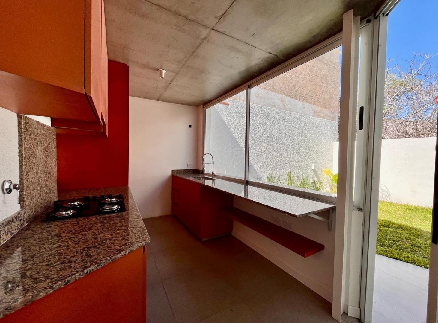 Foto de Venta - PH Reciclado de 2 dormitorios en Echesortu, Rosario, imagen 1