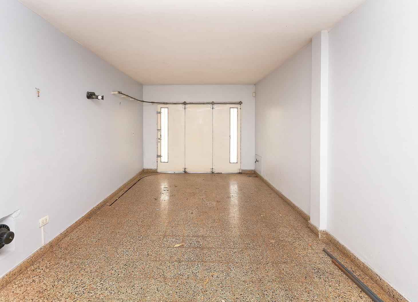 Foto de VENTA - Casa de 3 dormitorios con cochera y patio en zona norte, imagen 4