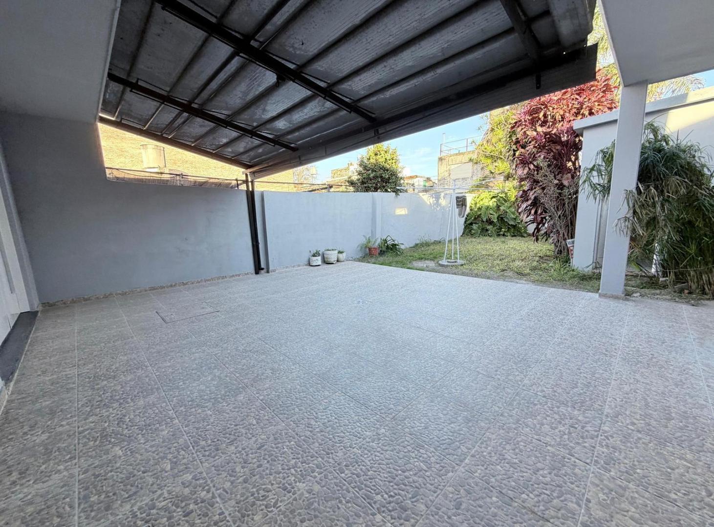 Foto de VENTA - Casa de 3 dormitorios con cochera y patio en zona norte, imagen 1