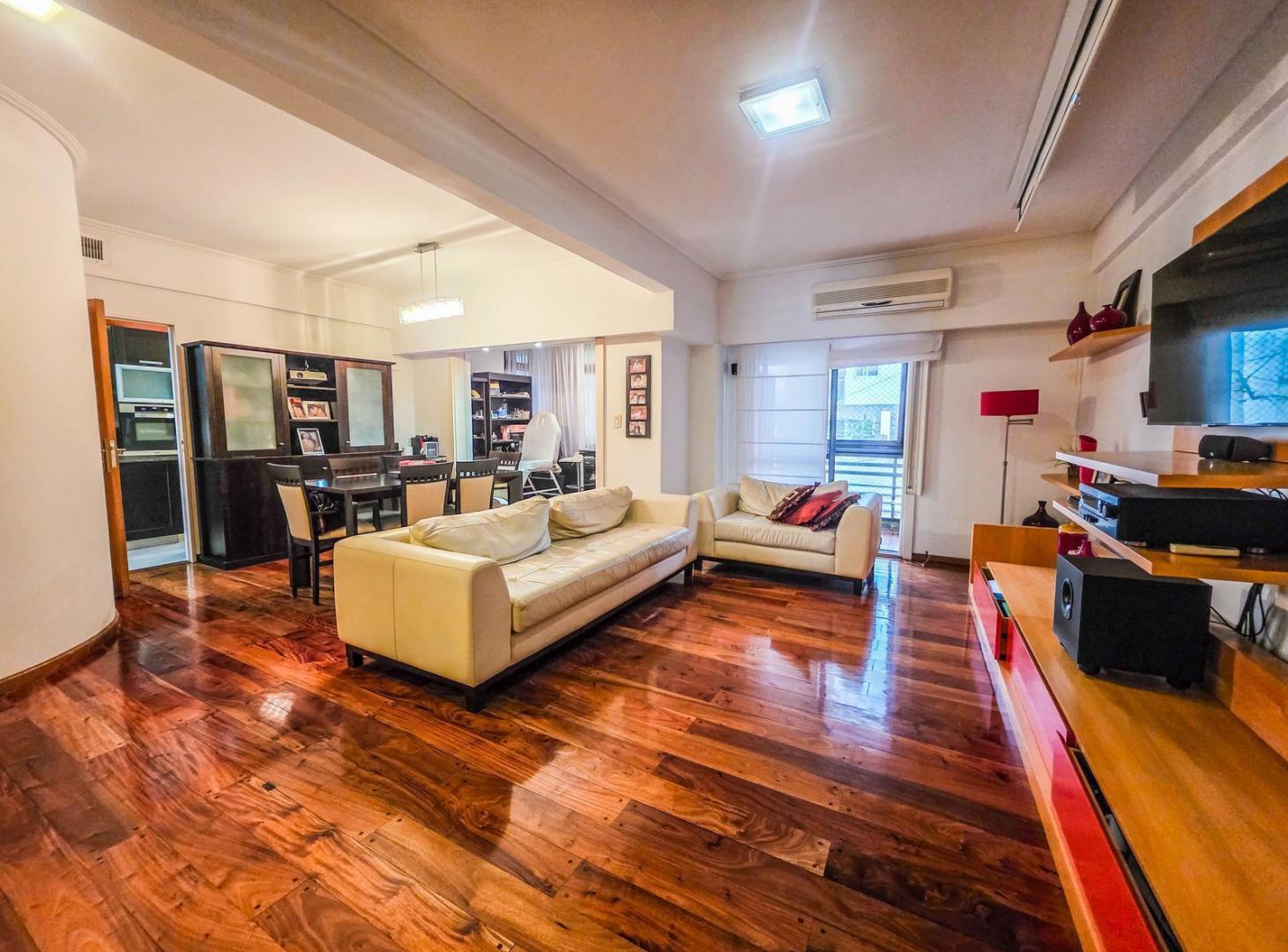 Foto de VENTA - Departamento de 3 dorm + patio + cochera, Martin - Rosario, imagen 1