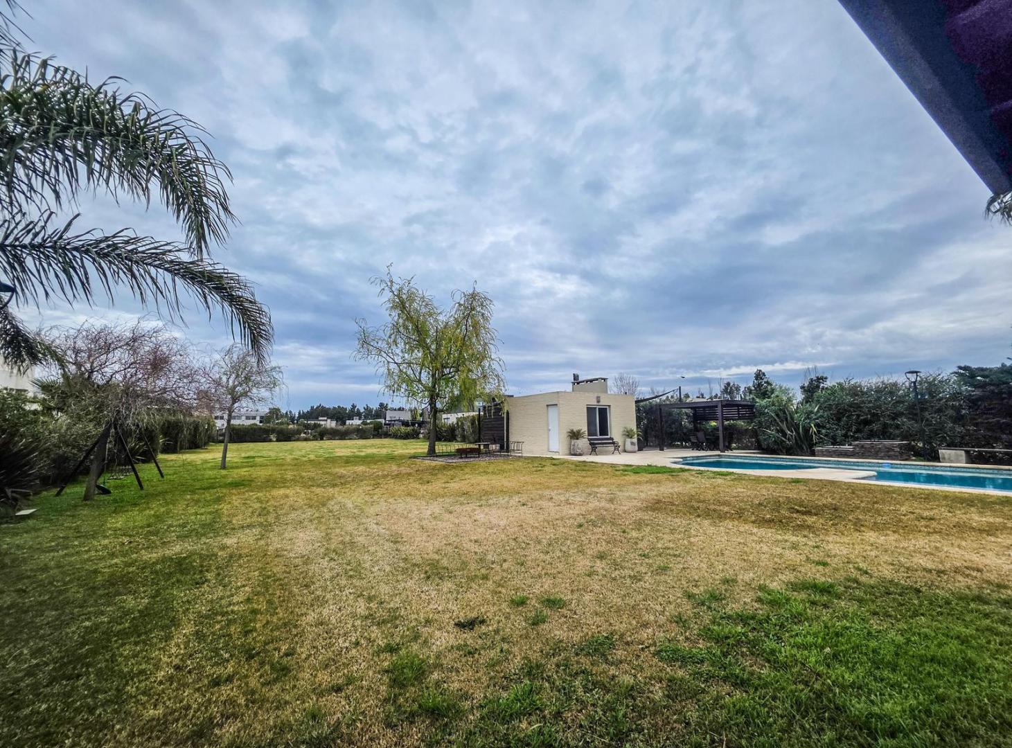 Foto de VENTA - Casa 4 dorm pileta quincho en lote de 1200m2, Puerto Roldan, imagen 2