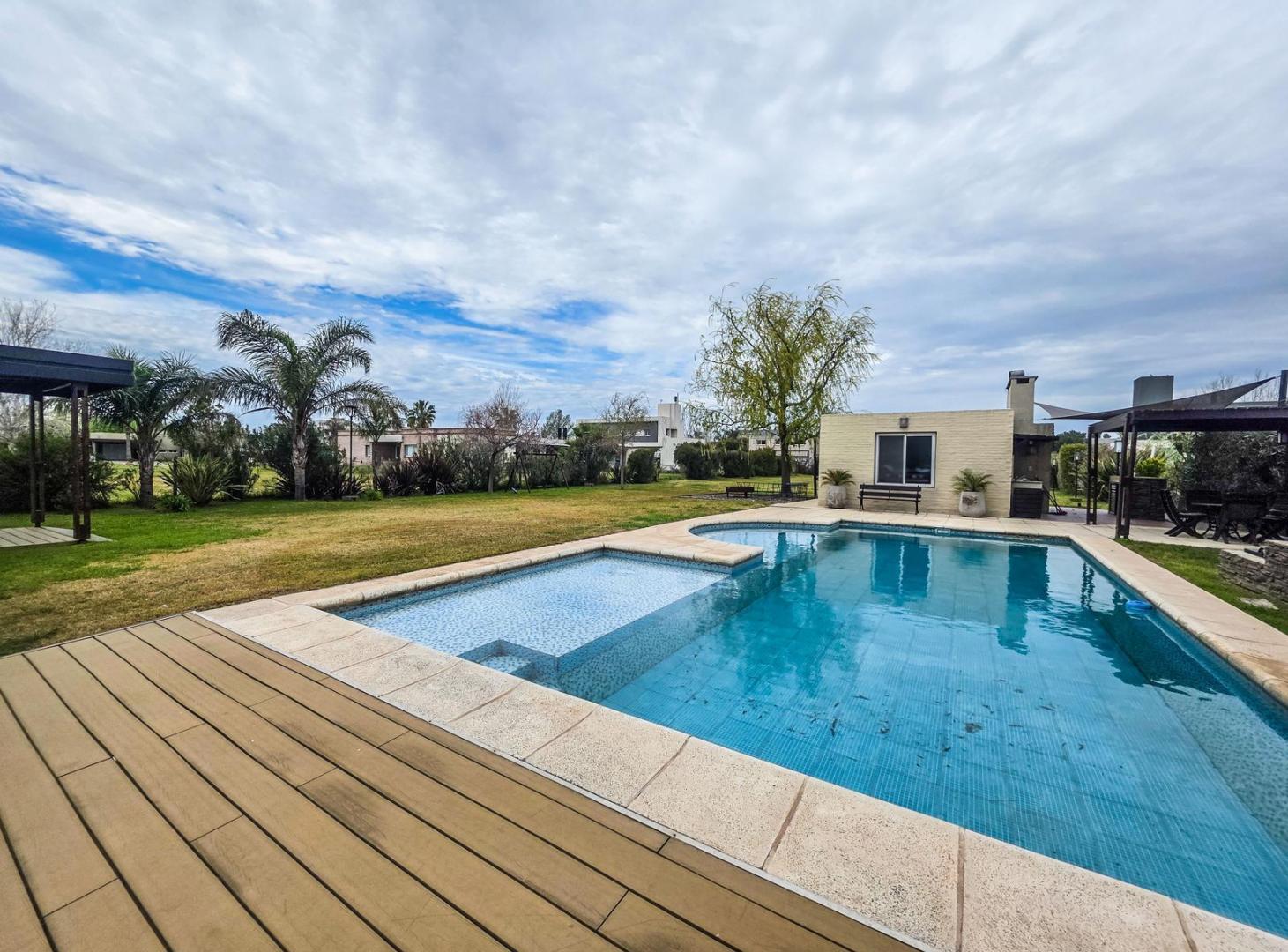Foto de VENTA - Casa 4 dorm pileta quincho en lote de 1200m2, Puerto Roldan, imagen 4
