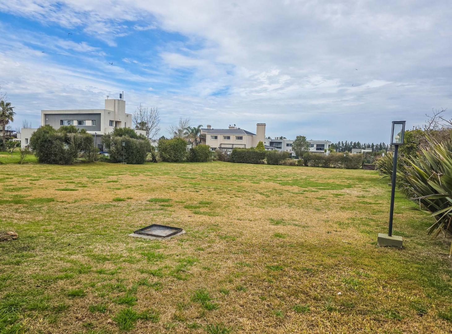 Foto de VENTA - Lote 1200m2 con riego, iluminacion y forestación, Puerto Roldan, imagen 4