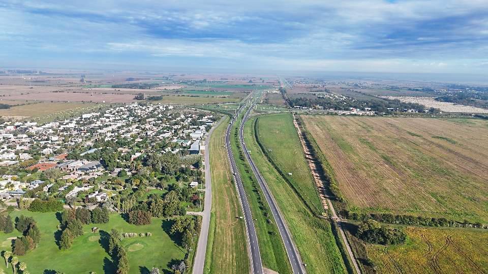 Foto de VENTA - Lote 1200m2 con riego, iluminacion y forestación, Puerto Roldan, imagen 2