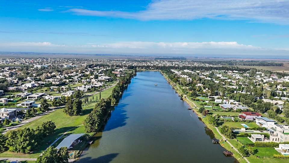 Foto de VENTA - Lote 1200m2 con riego, iluminacion y forestación, Puerto Roldan, imagen 1