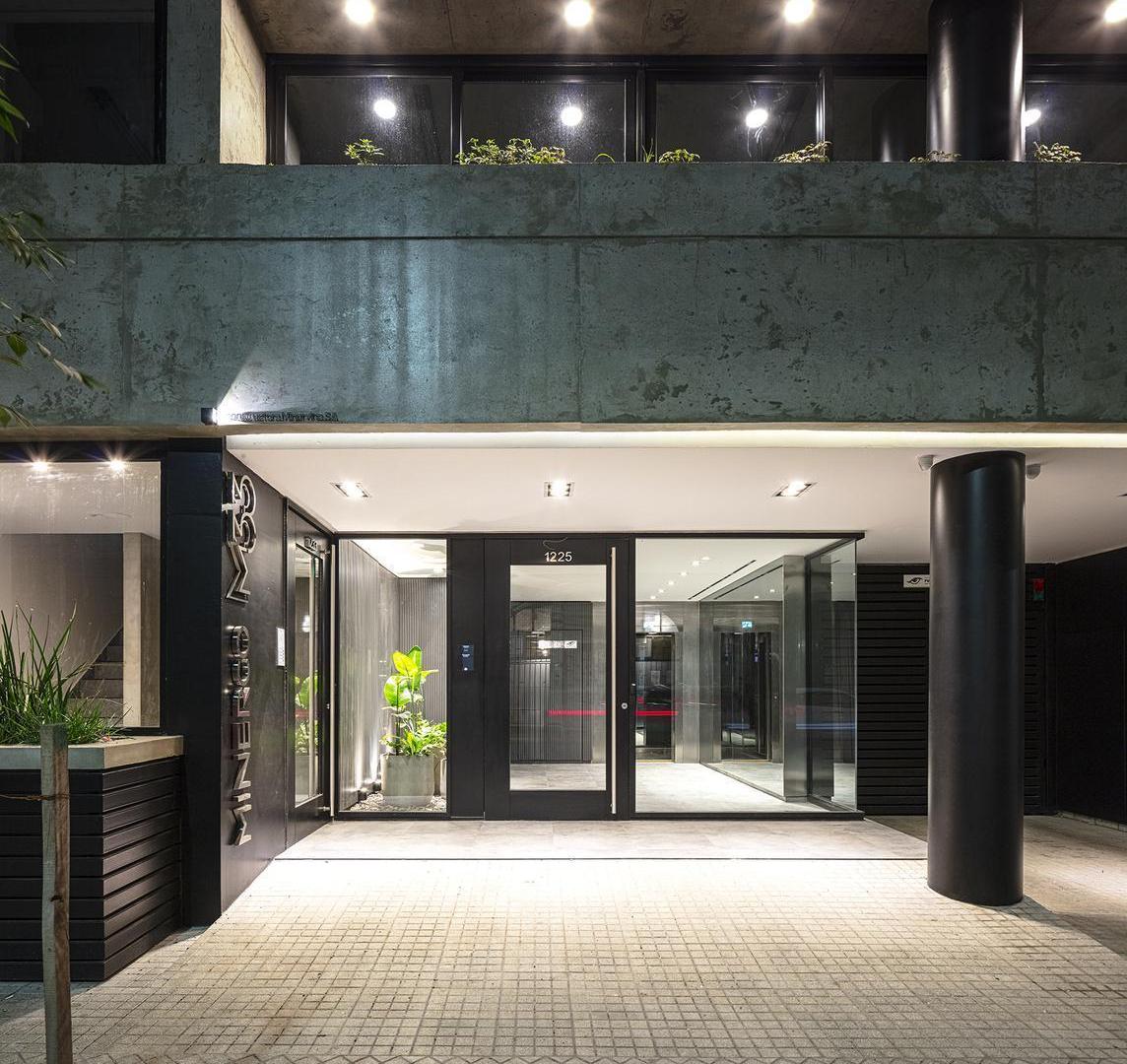 Foto de VENTA – Departamento de 2 dormitorios con 2 balcones - Centro, Rosario., imagen 3