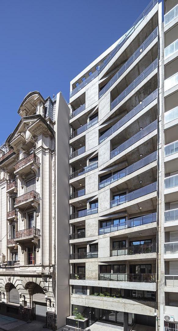 Foto de VENTA – Departamento de 2 dormitorios con 2 balcones - Centro, Rosario., imagen 2