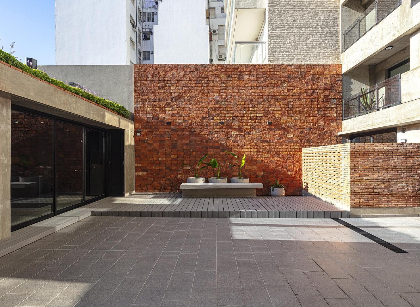 Foto de VENTA – Departamento de 2 dormitorios con 2 balcones - Centro, Rosario., imagen 1