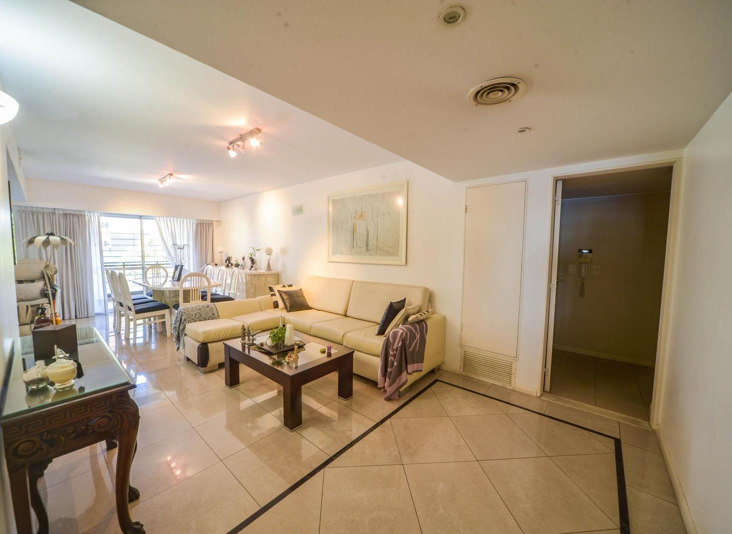Foto de VENTA/PERMUTA - Departamento de 4 Dormitorios, Gran Patio Exclusivo y 2, imagen 1