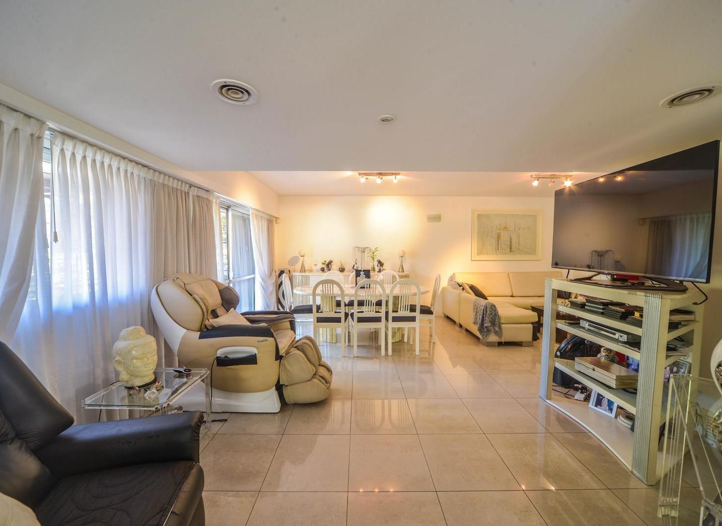 Foto de VENTA/PERMUTA - Departamento de 4 Dormitorios, Gran Patio Exclusivo y 2, imagen 5