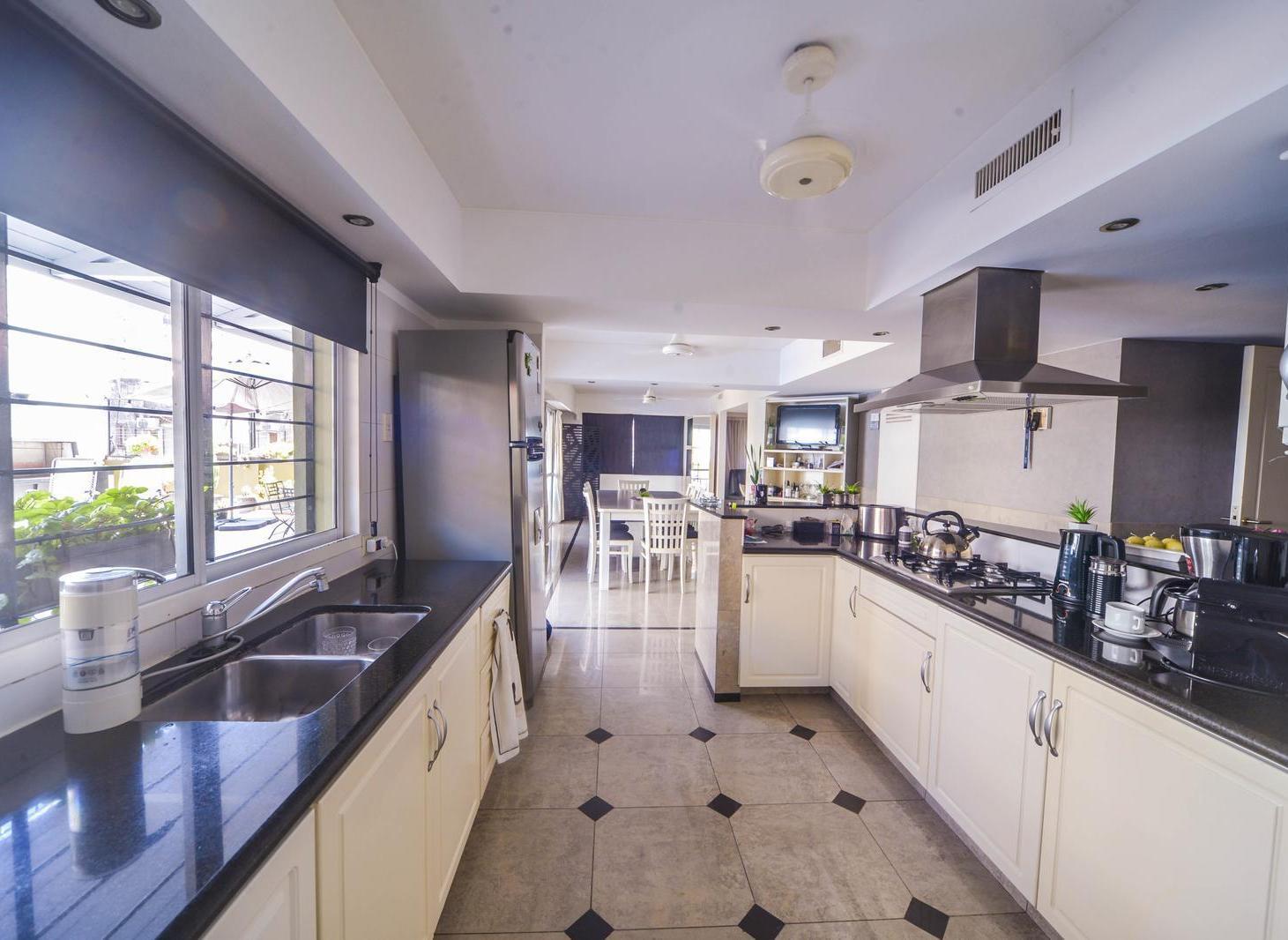 Foto de VENTA/PERMUTA - Departamento de 4 Dormitorios, Gran Patio Exclusivo y 2, imagen 3