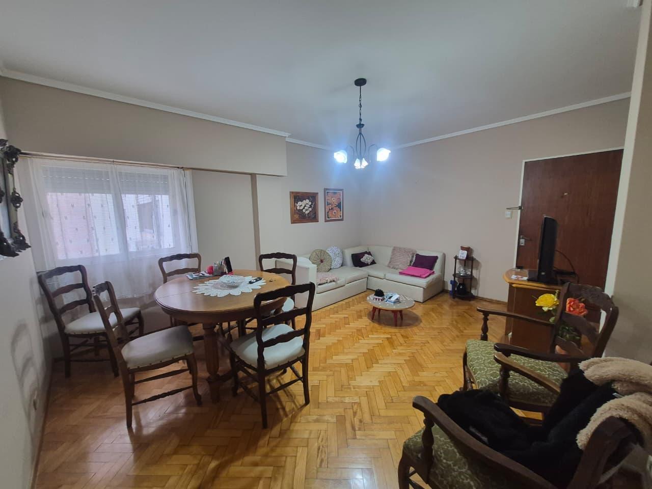 Foto de VENTA - Departamento 1 dormitorio. C/cochera - Centro, Rosario, imagen 1