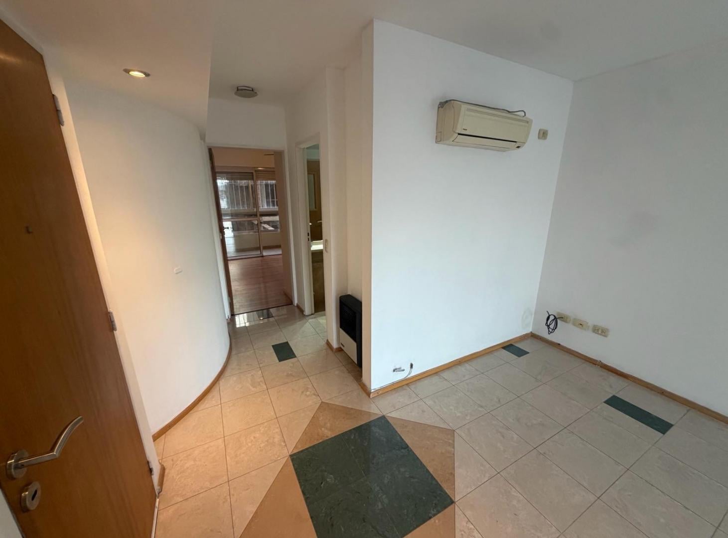 Foto de VENTA - Semipiso de 1 dormitorio con doble balcón y quincho - Centro, imagen 3