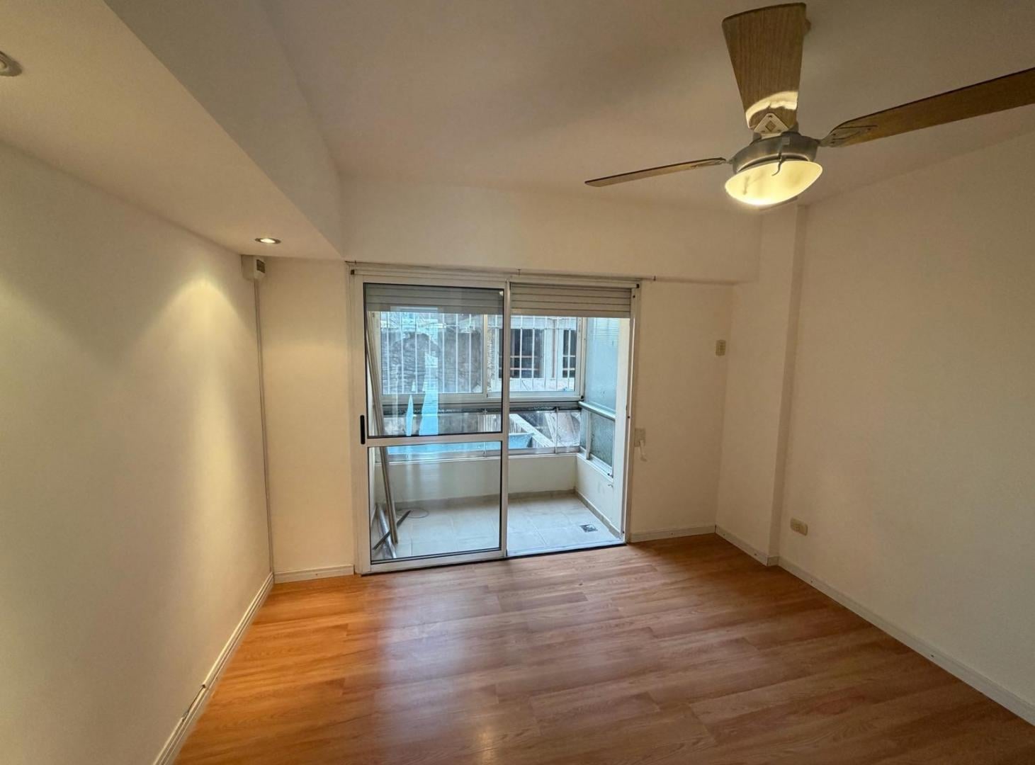 Foto de VENTA - Semipiso de 1 dormitorio con doble balcón y quincho - Centro, imagen 4