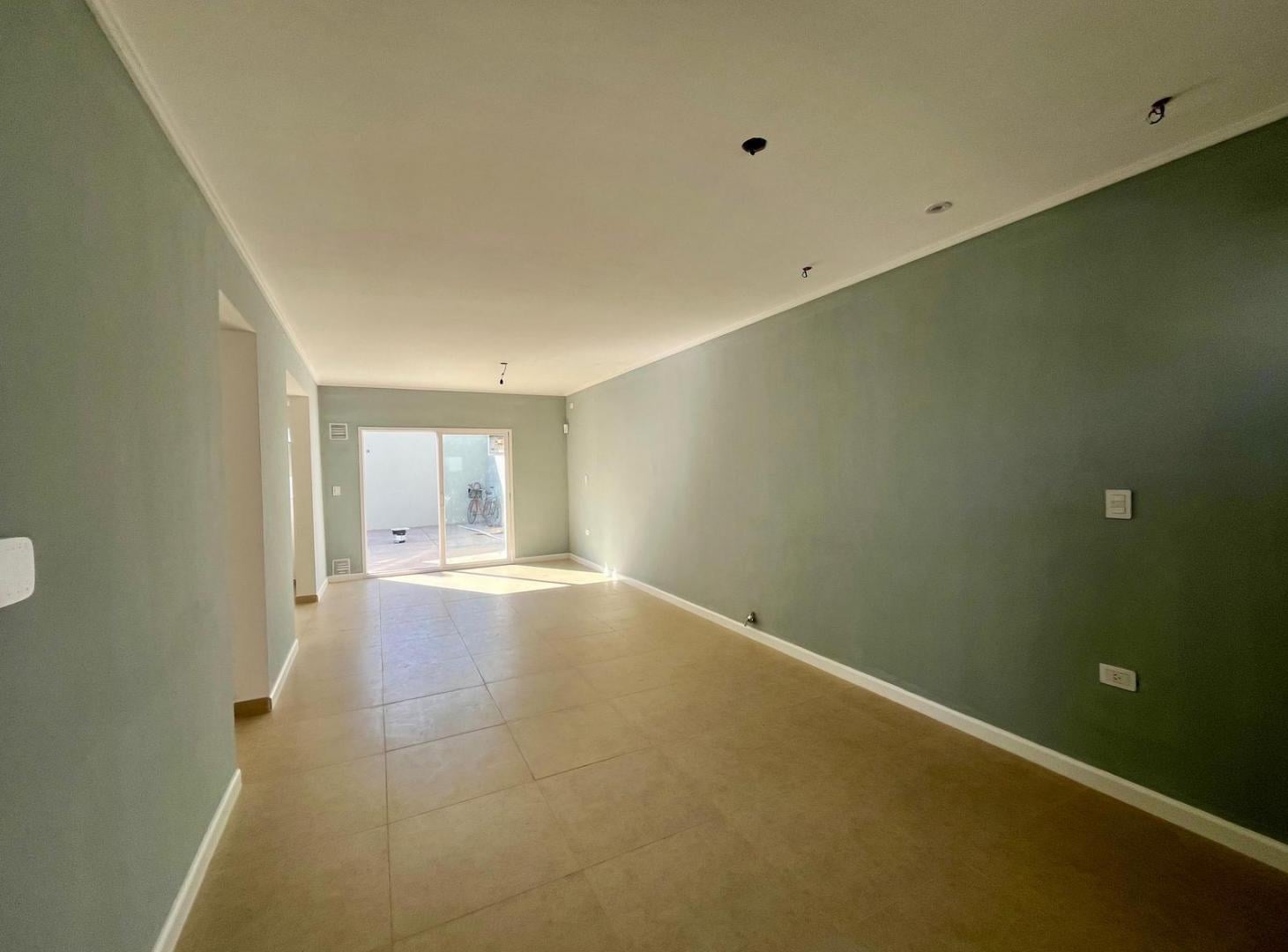 Foto de VENTA - Casa de 3 dormitorios con jardín y cochera a estrenar, imagen 4