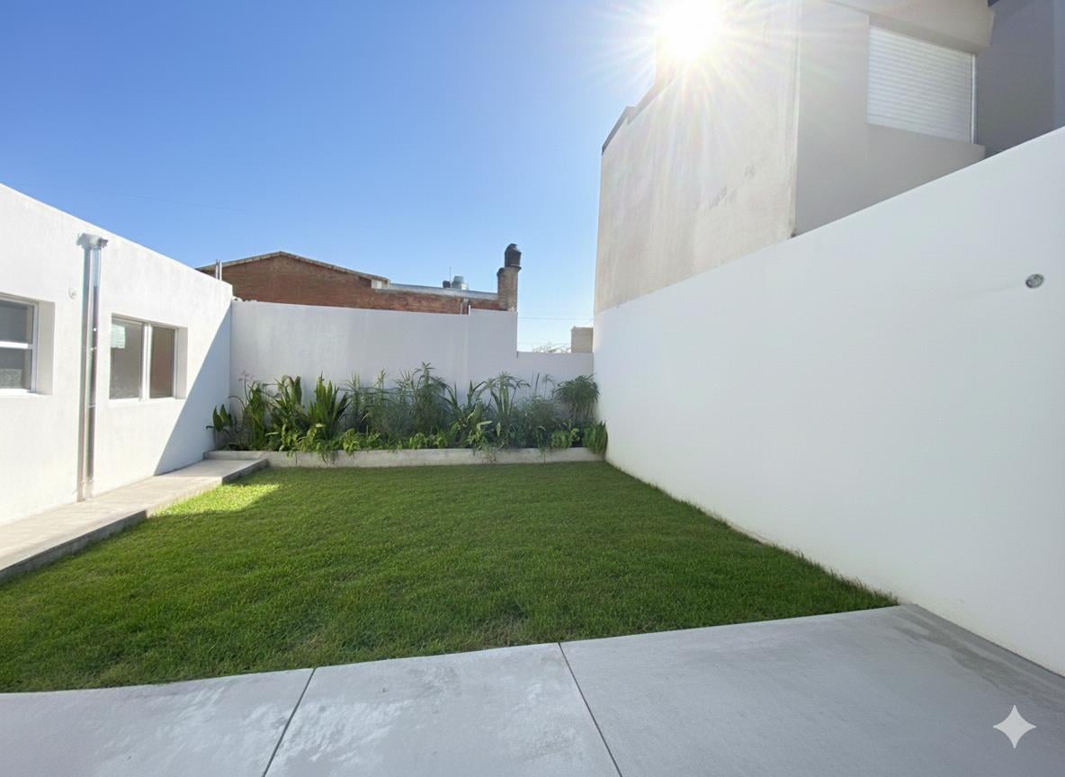 Foto de VENTA - Casa de 3 dormitorios con jardín y cochera a estrenar, imagen 5