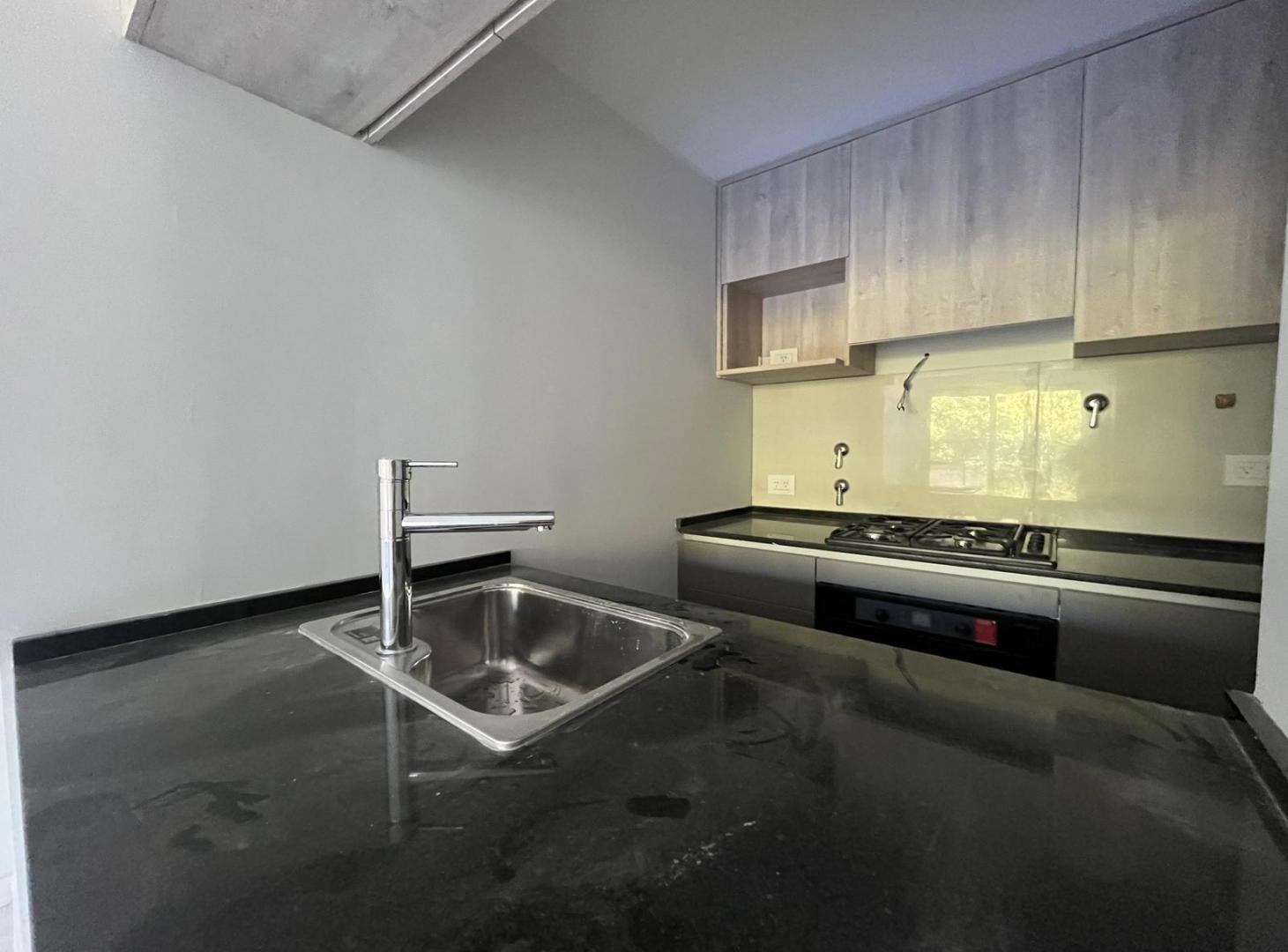 Foto de VENTA - Departamento 1 dormitorio con balcón corrido al frente - Barrio, imagen 2