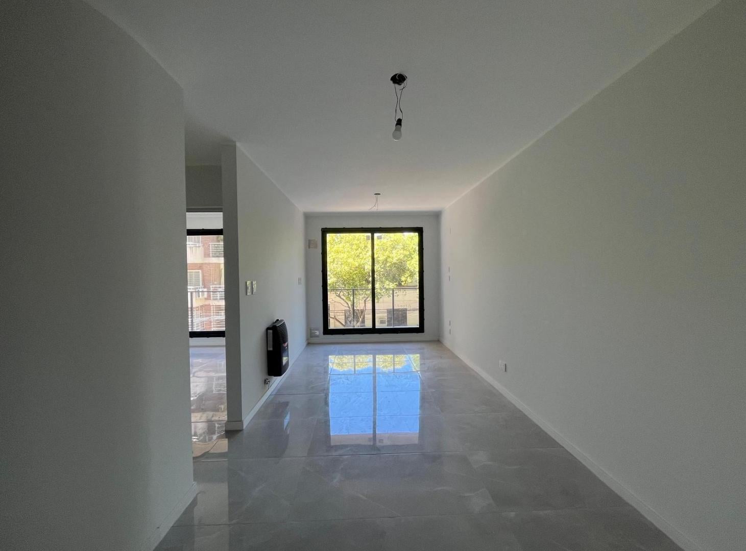 Foto de VENTA - Departamento 1 dormitorio con balcón corrido al frente - Barrio, imagen 1
