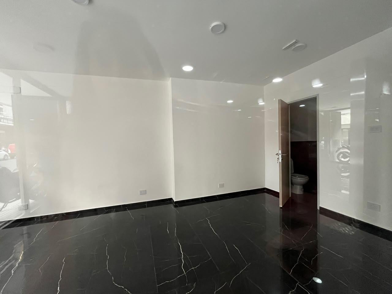 Foto de VENTA - Local comercial a estrenar con baño privado - Martin, Rosario., imagen 3