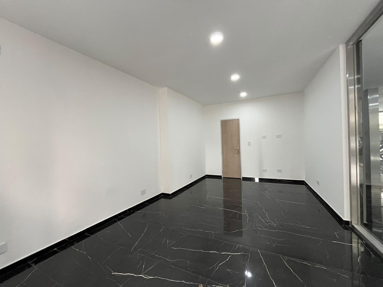 Foto de VENTA - Local comercial a estrenar con baño privado - Martin, Rosario., imagen 2