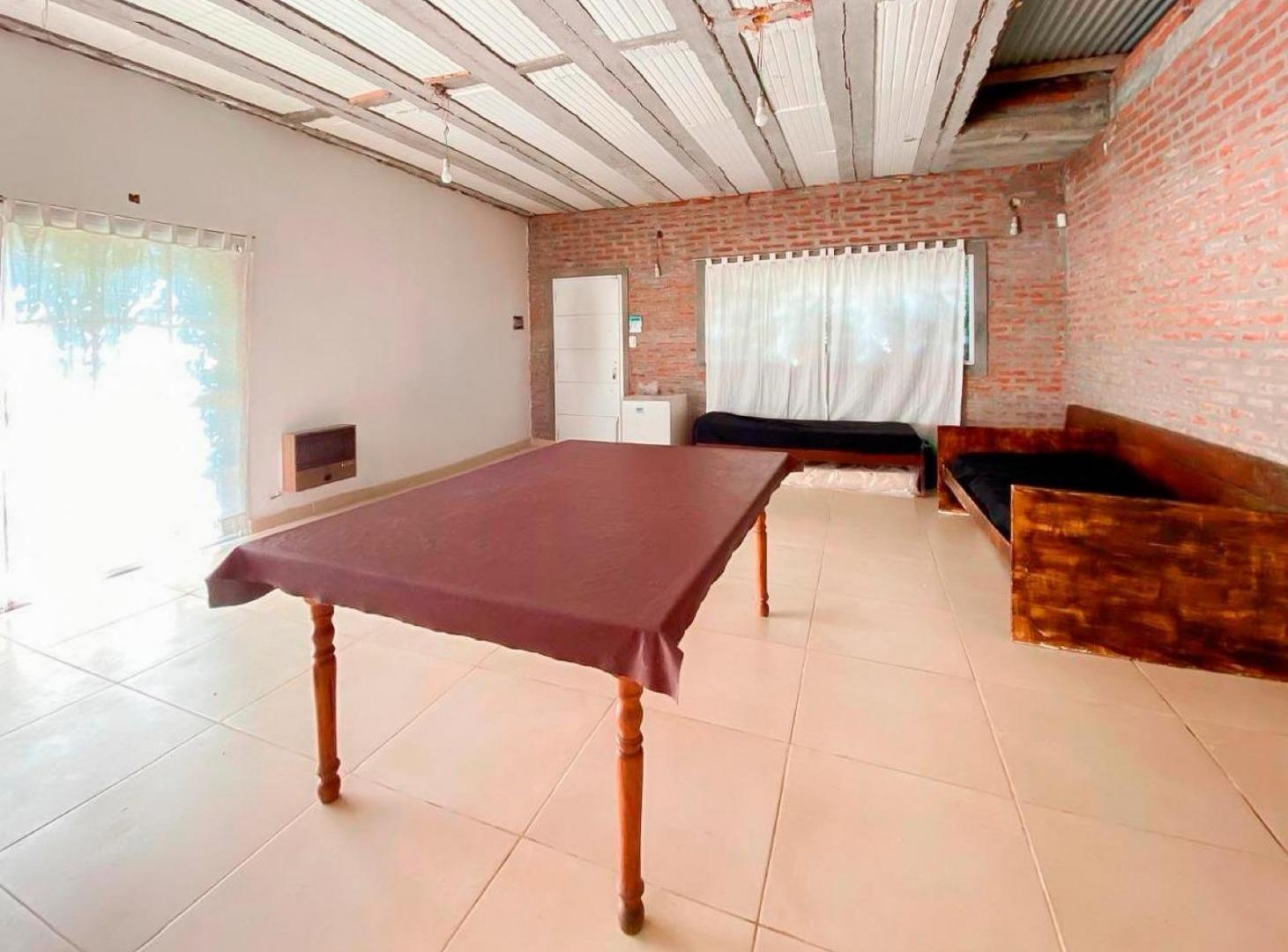 Foto de VENTA/PERMUTA - Casa 1 dormitorio con Pileta, Jardin y Parrilla, imagen 5