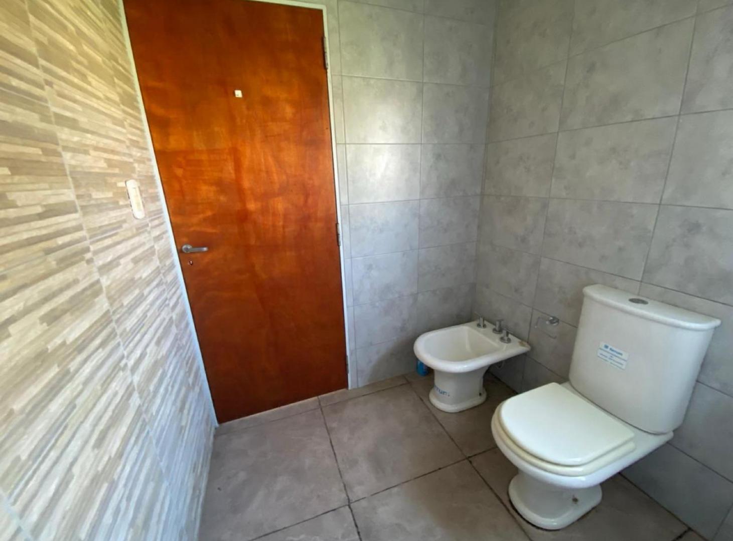 Foto de VENTA/PERMUTA - Casa 1 dormitorio con Pileta, Jardin y Parrilla, imagen 3