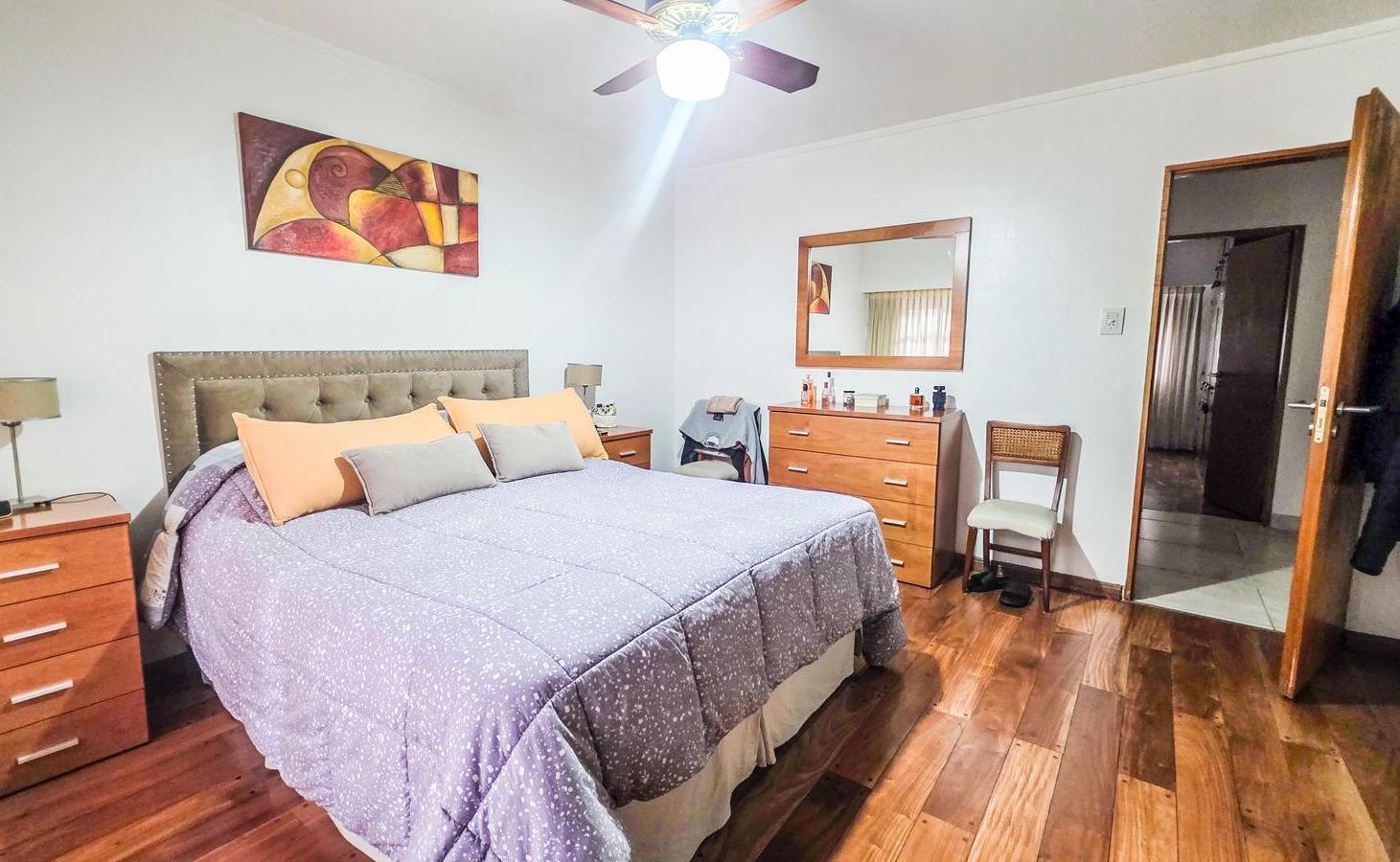 Foto de VENTA - Casa de 2 dormitorios con cochera y patio. Apta Crédito, imagen 3