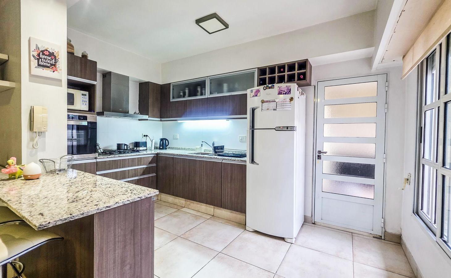 Foto de VENTA - Casa de 2 dormitorios con cochera y patio. Apta Crédito, imagen 4