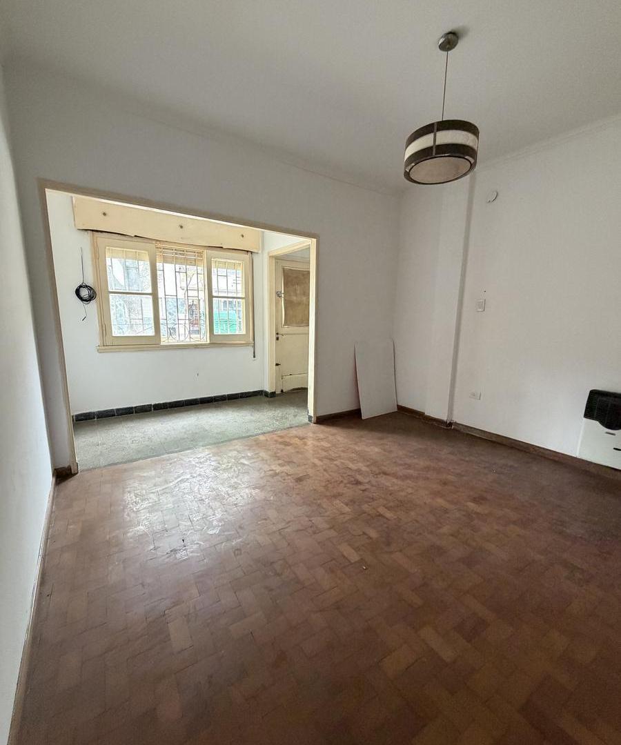 Foto de VENTA - Casa 1 dormitorio con Patio de Invierno y Cochera - República, imagen 1