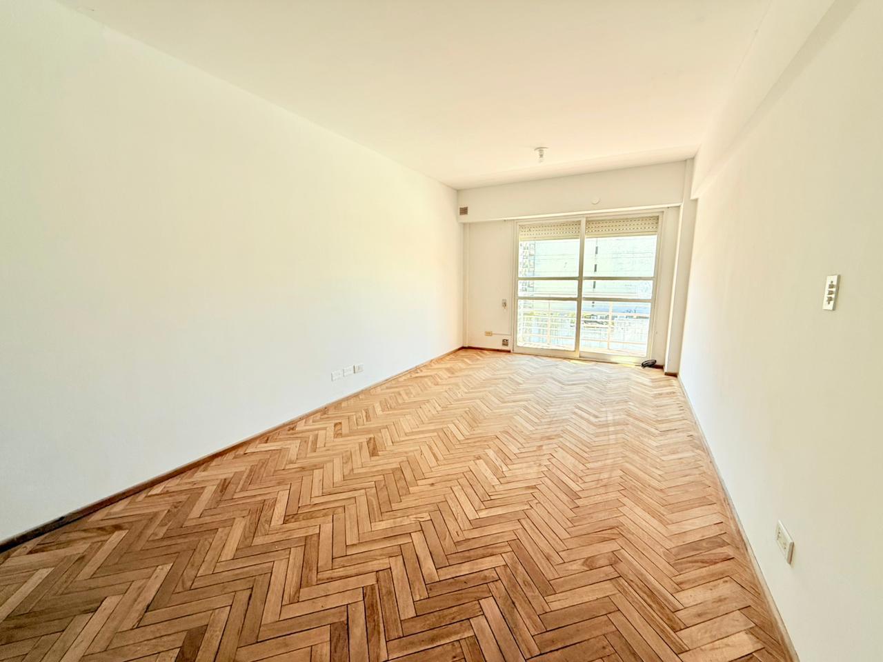Foto de VENTA/PERMUTA Departamento 3 Dormitorios, Semipiso Balcón Norte, APTO, imagen 3