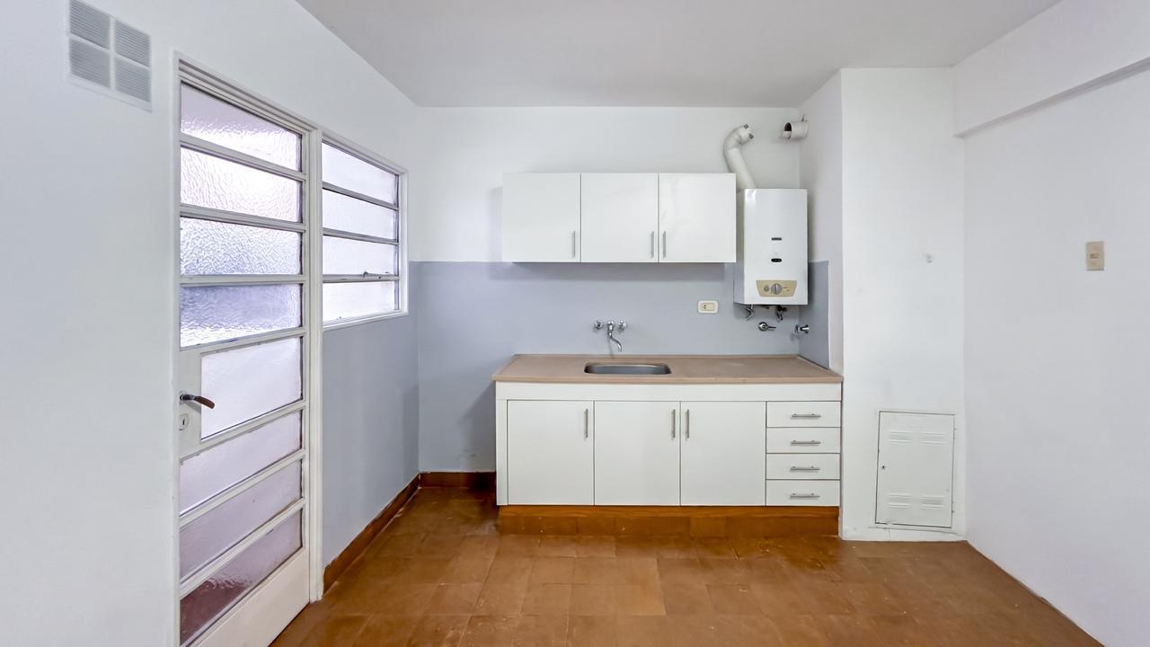 Foto de VENTA/ PERMUTA- Departamento 2 dormitorios reciclado. APTO CRÉDITO, imagen 4