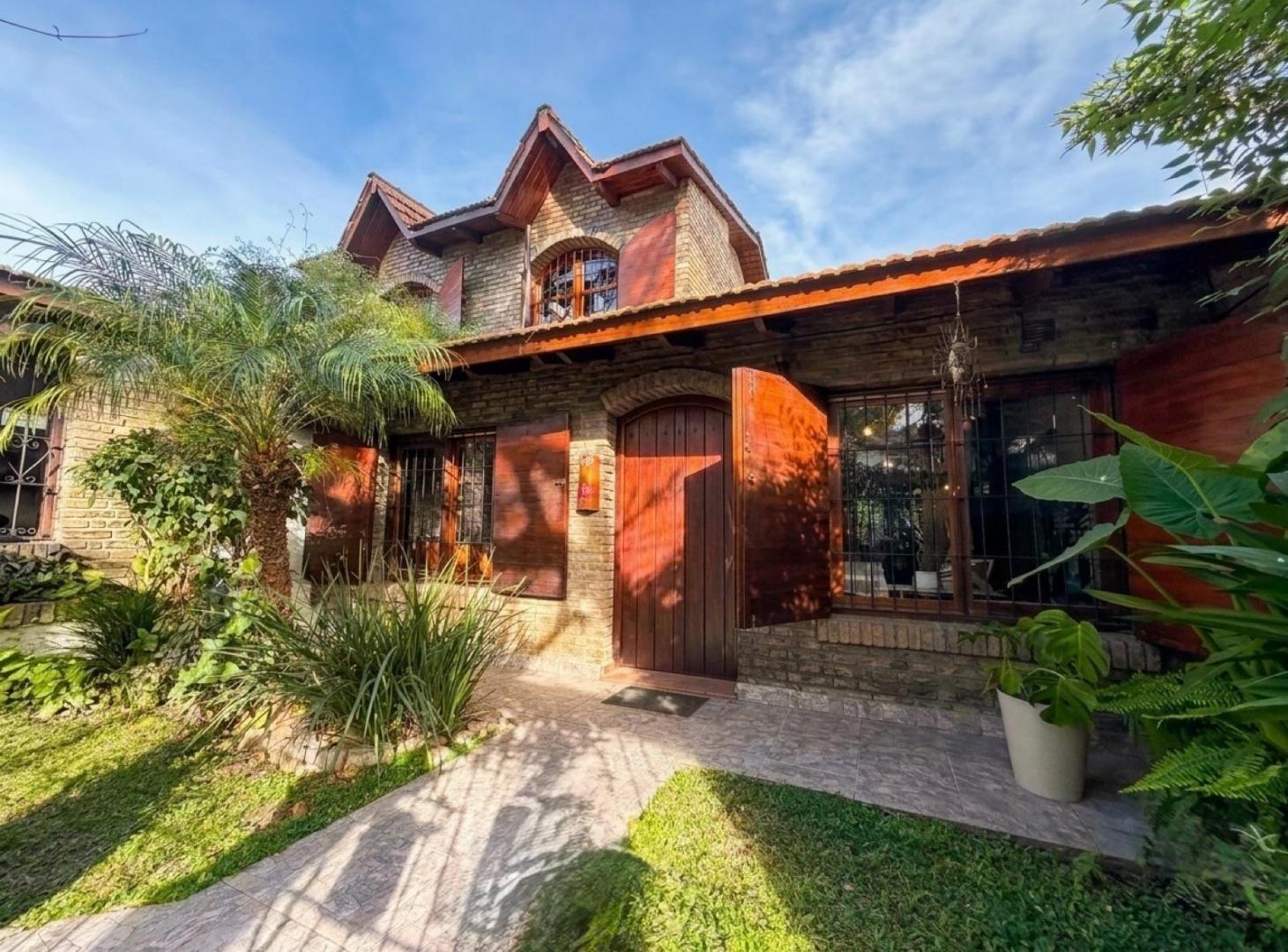 Foto de VENTA / PERMUTA – CASA 4 DORMITORIOS CON JARDÍN, PARRILLERO Y COCHERA, imagen 1
